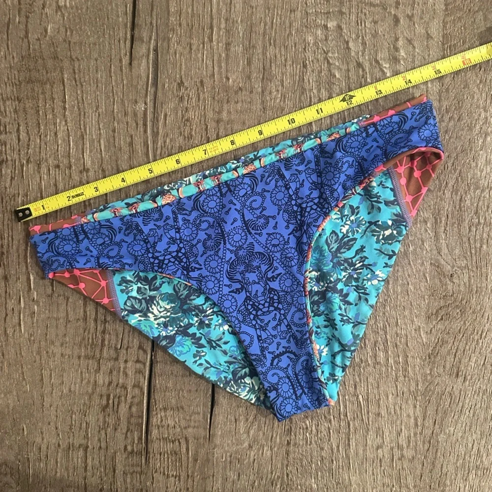 (BOTTOMS) Maaji Blooming Champion Reversible Bikini Bottoms. - Picture 5 of 7